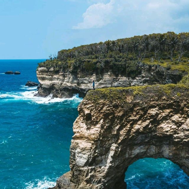 KARANG BOLONG BEACH : PACITAN