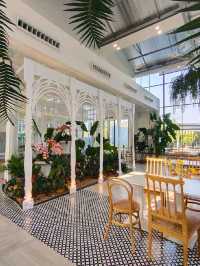 Boonta Café สไตล์ glasshouse เหมือนนั่งอยู่ในสวน