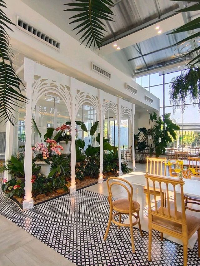 Boonta Café สไตล์ glasshouse เหมือนนั่งอยู่ในสวน