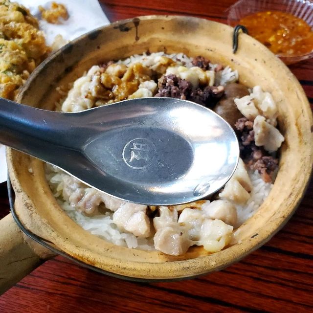 帳篷下的煲仔飯