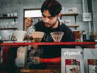 บาริสต้าหน้าตาดีกับคาเฟ่เพชรบุรีที่น่ารัก
