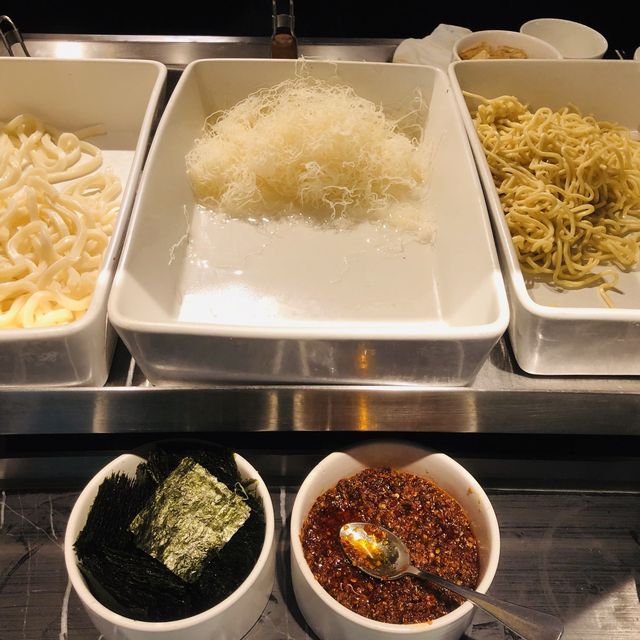 晶華酒店柏麗廳🍤🍛🍣🥘🥗琳瑯滿目的美食😋總是人潮滿滿+