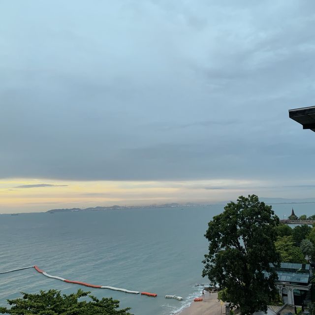 ผ่อนคลายริมชายทะเลส่วนตัวกับ Garden Cliff Resort