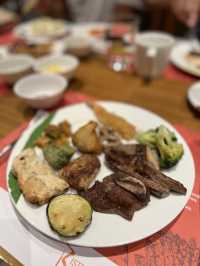 冷盤甜品味道中上，惟熱食選擇較少