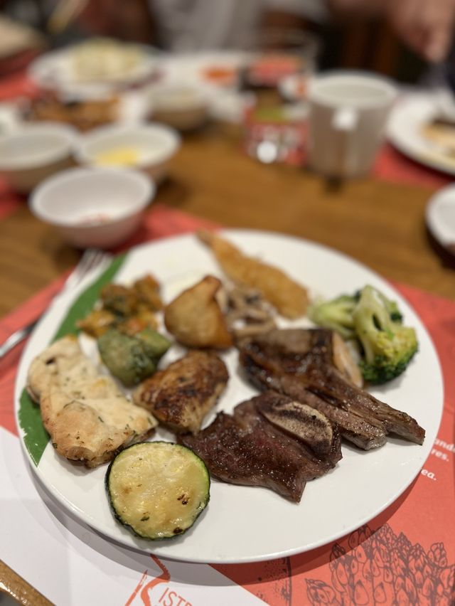 冷盤甜品味道中上，惟熱食選擇較少