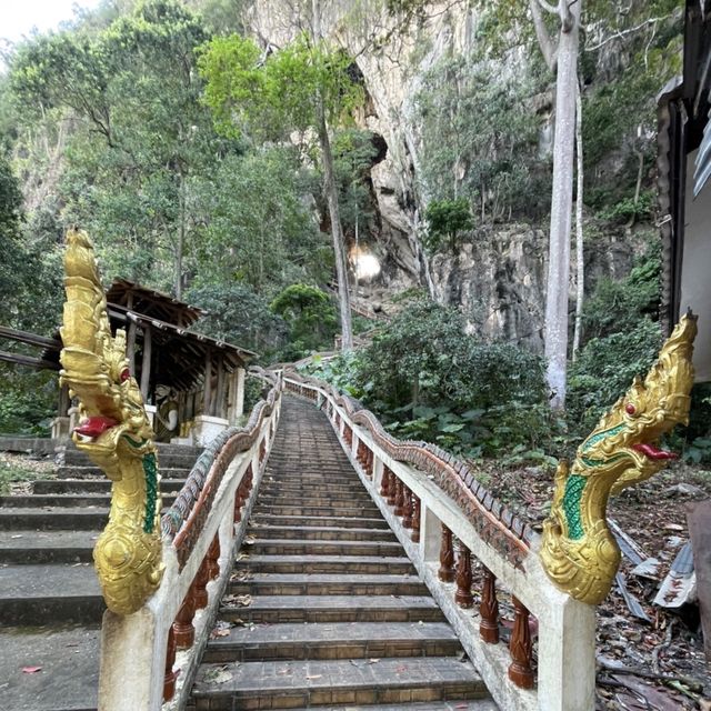 🙏⛰️แวะไหว้พระที่วัดถ้ำเขาฉกรรจ์🏞️🌿