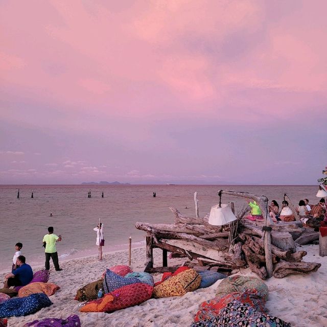 Sunset heaven on Koh Lipe  ☀️