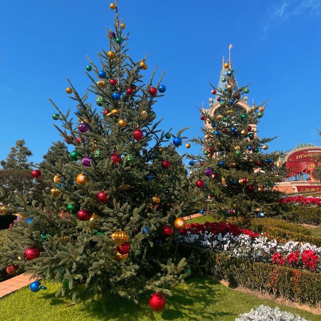 Christmas at Disneyland 🎄🎁