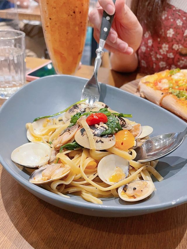 【美食】招牌足料長長pizza