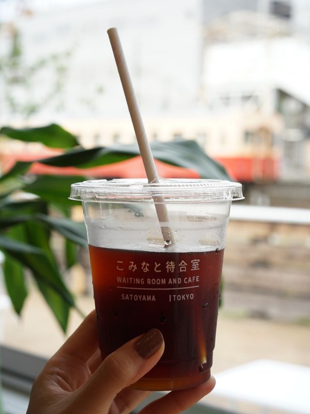 小湊鐵道が目の前のカフェ　こみなと待合室