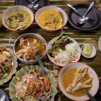 ร้านขนมจีนห้อยขาสะพานรัษฎา