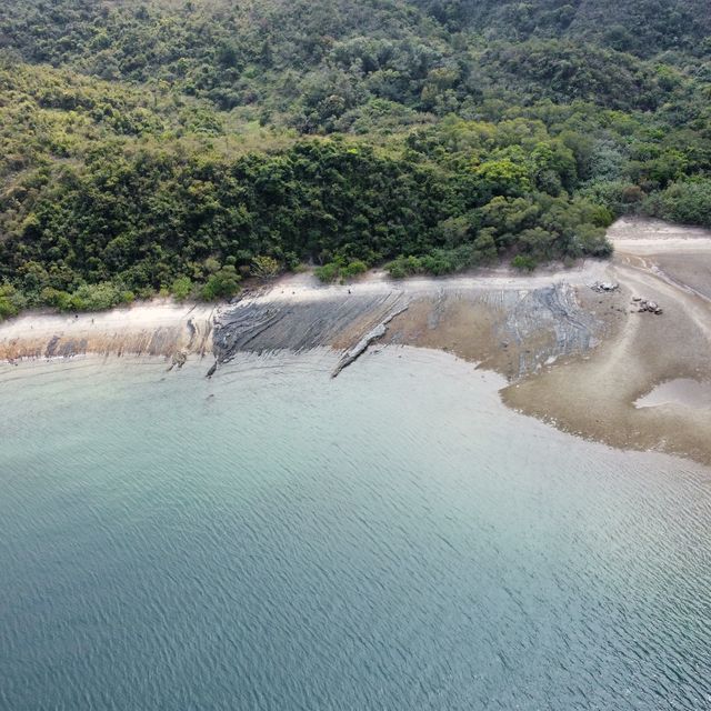 大自然奇觀，巨型摺曲洗衫板岩層