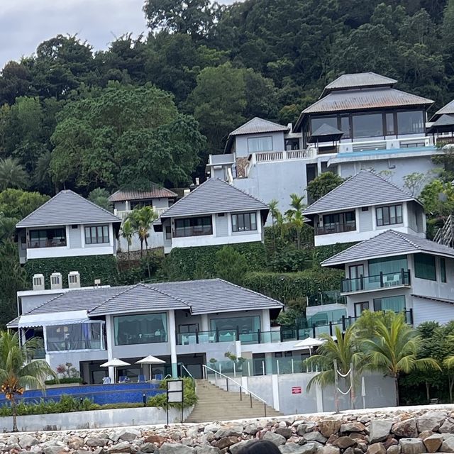 IMMERSE IN THE BREEZE OF THE SOUTH CHINA SEA