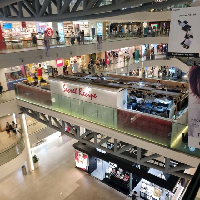 Shopping this fall at Plaza Singapura