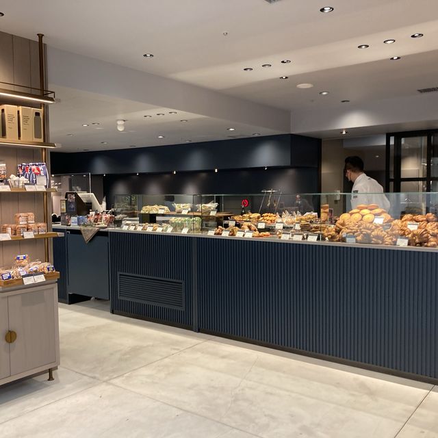 名古屋三越　オシャレなパン屋さん