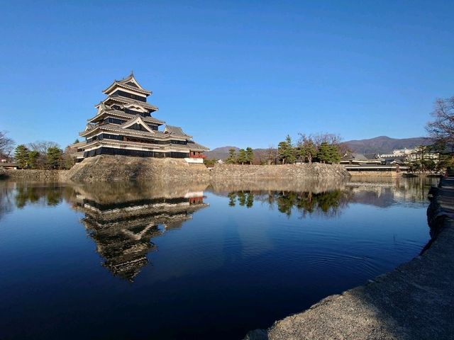 松本市必遊的日本國寶級建築 松本城