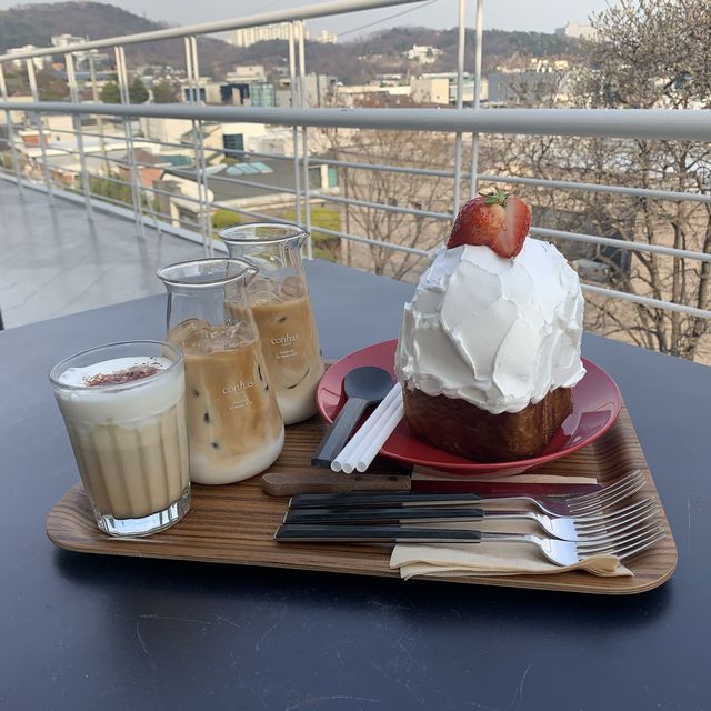 [수영장이 있는 한남동 카페 콘하스]