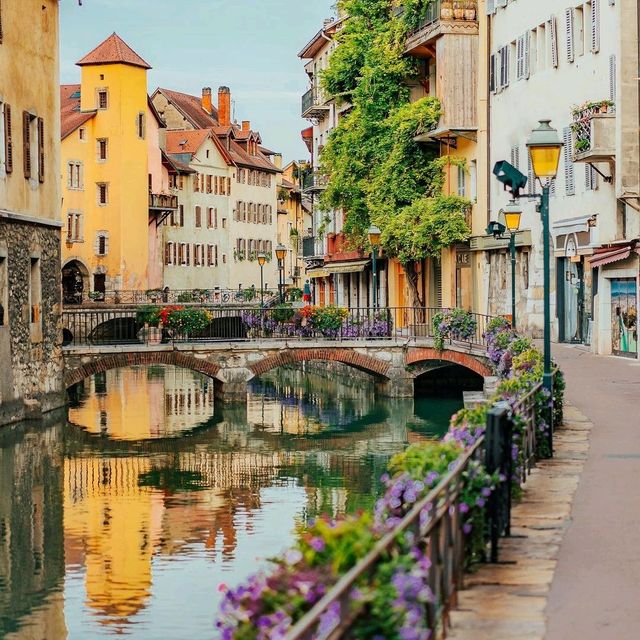 MORNING STROLL in the Old Town Of Annecy