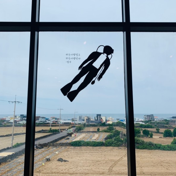 제주 월정리 바다뷰 카페, 스쿠버스