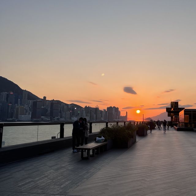 金碧輝煌的日落景色