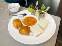 Club lounge experience at Oasia Downtown