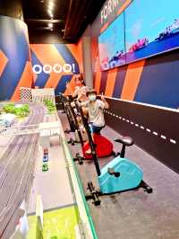 🤩超過 10,000 平方英尺嘅室內親子放電遊戲場所Sooper Yoo🤩 早前帶埋姪仔姪女率先試玩香港堅尼地城西寶城的 Sooper Yoo！嘩！嘩！嘩！一入場兩隻馬騮🐒就失控跑咗去😅 So