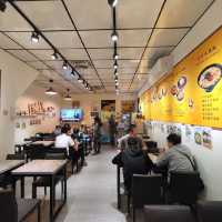 貓奴必來!新店咖哩—迎食流咖哩/蓋飯/歐姆蛋，平價美味，免費加醬加飯一次