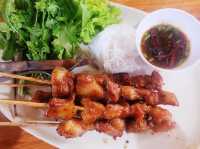 หมูรมควันหอมๆ จานใหญ่ๆ ที่ถลางภูเก็ต