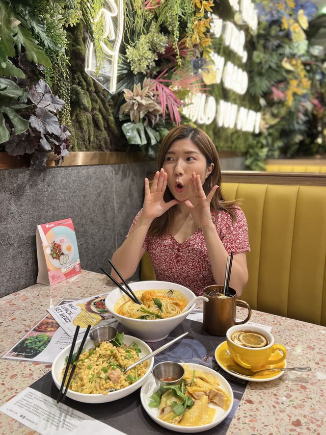喂喂喂！做咩喺度圍威喂？👋🏻