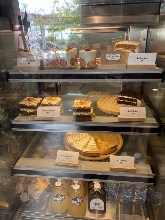 Roasi coffee ☕️🍰🧁