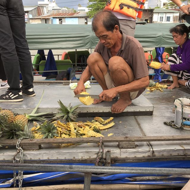 Lively floating market and try local produce