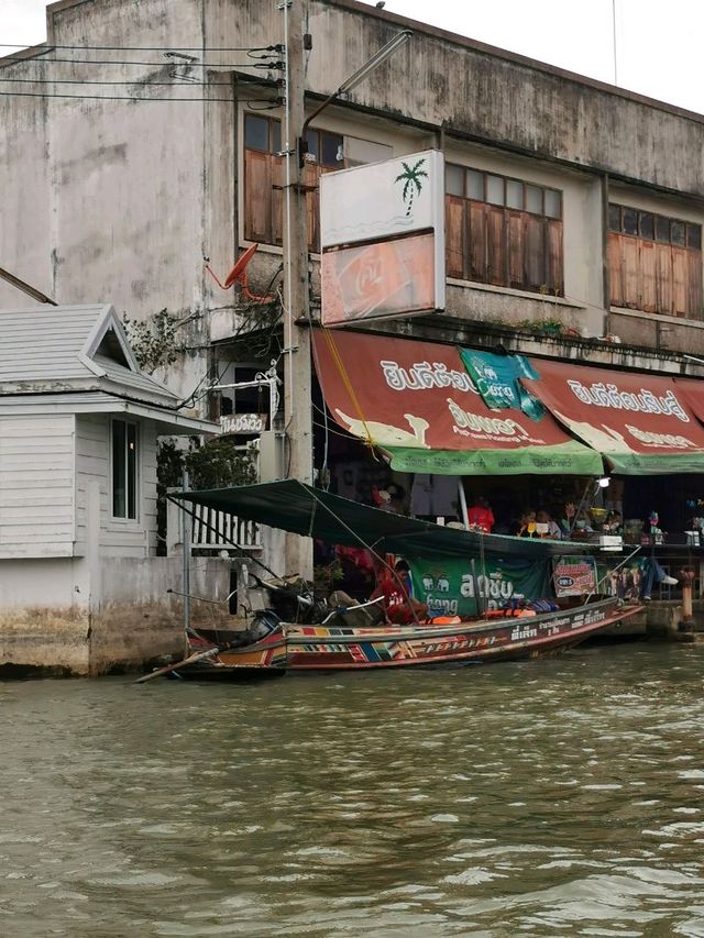 ตลาดน้ำอัมพวา