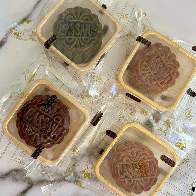 7️⃣ A Taste of Tradition: Traditional Mooncakes