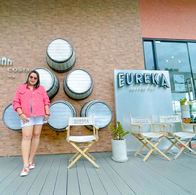 EUREKA  BEACH CAFE' HUAHIN 