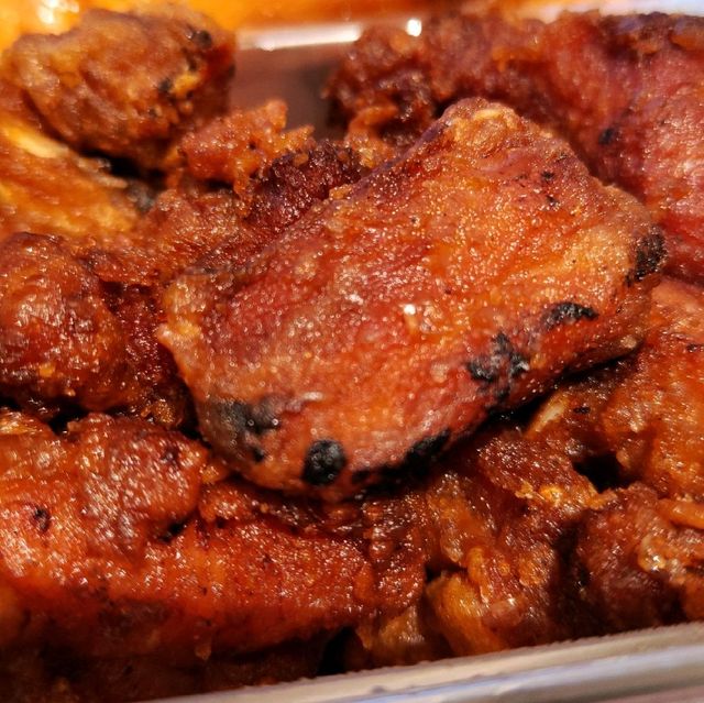 長龍兩餸飯店，排咗半小時至買😱好有鑊氣，東張西望也有介紹過㗎！