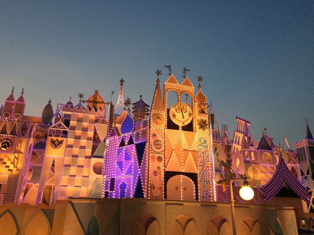 I love Hong Kong Disneyland