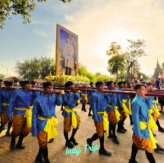 เผาเทียน เล่นไฟ ลอยกระทง สุโขทัย