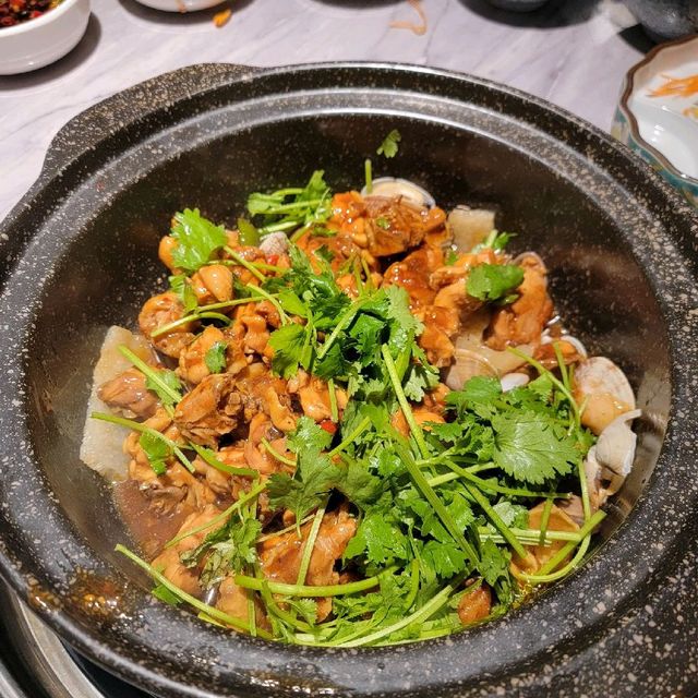 一站式品嚐台式小食+刺身+雞煲+藥膳火煱，任飲任食挑戰大胃王😂
