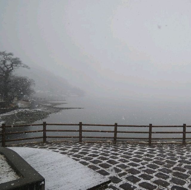 風雪中帶淒美的中襌寺湖