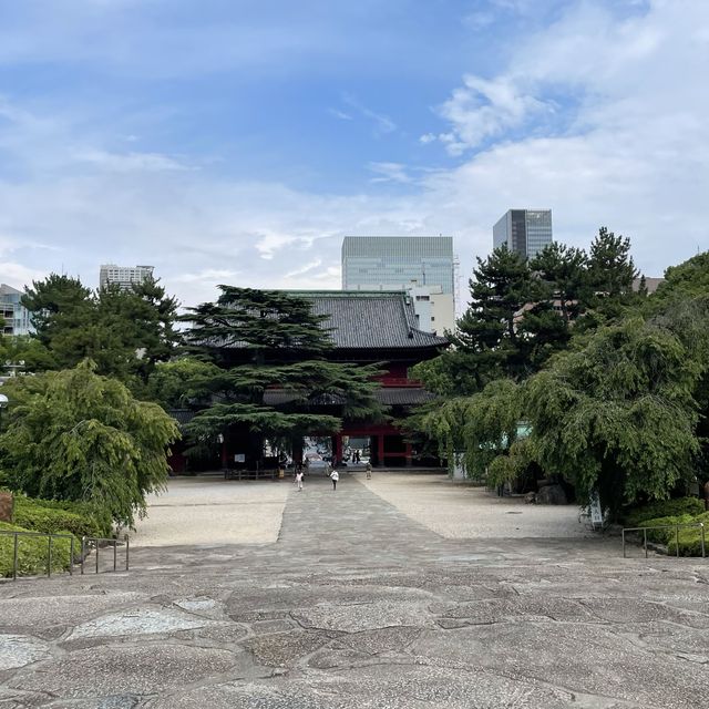 【東京都】東京タワーをバックに増上寺