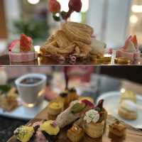 high-tea at the mall 每次行過都比佢哋啲香味吸引咗…. 