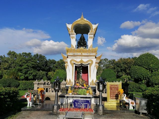 เดินเล่นเดินชมพระราชวังสไตล์ยุโรปที่นครปฐม