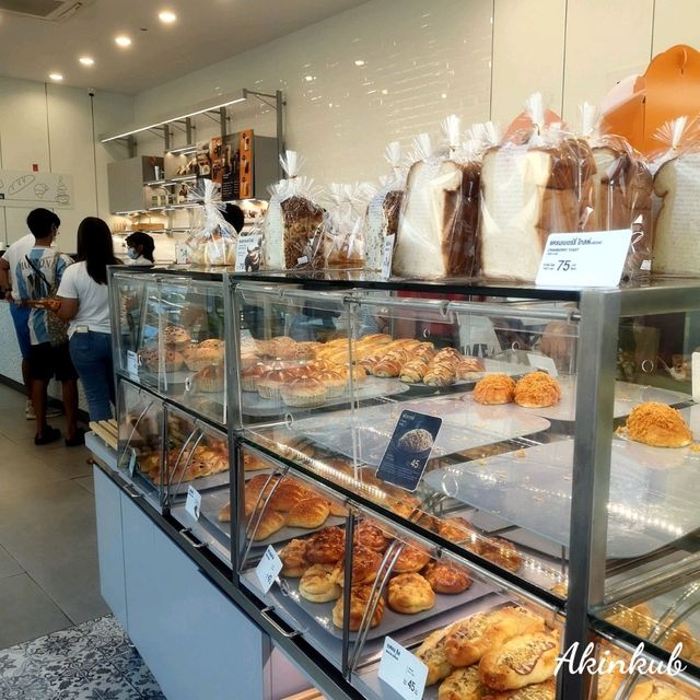 เลือกซื้อขนมปังที่ Bread Talk