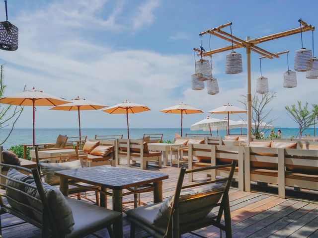 The Oxygen Pattaya คาเฟ่ริมทะเลสไตล์ tropical