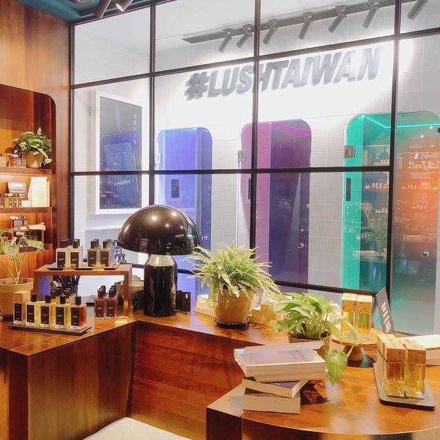東區必逛📚 Lush香水圖書館 Perfume Library🌈