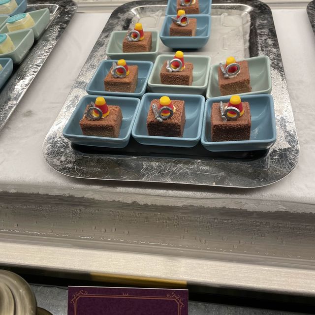 迪士尼食嘢，唔使排隊，有乜好選擇，大冒險家餐廳