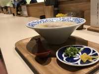 透き通るとんこつスープが魅力的