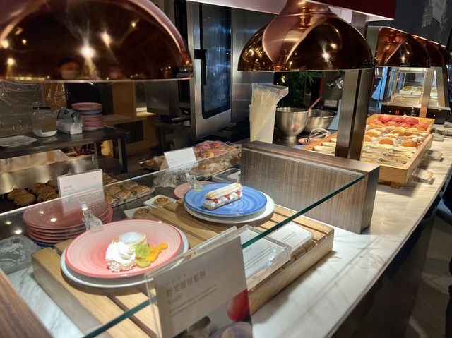 台北自助餐｜喜來登飯店十二廚，甜點精緻好吃，一人還有半隻龍蝦喔