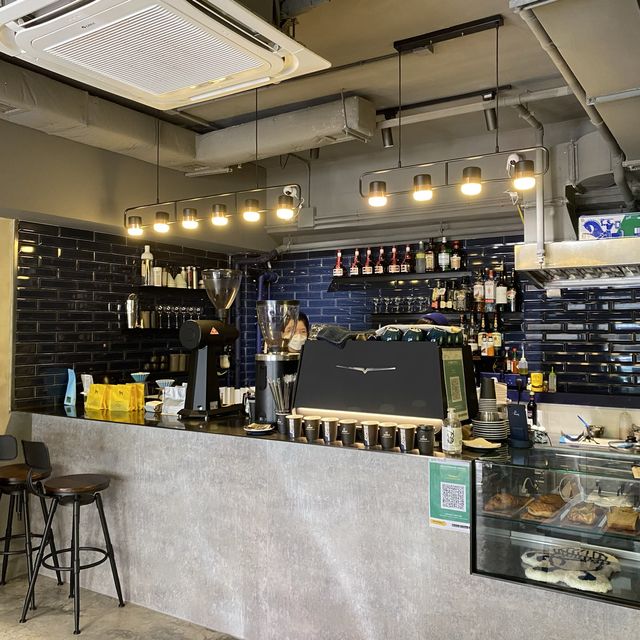佐敦深藍色工業風cafe