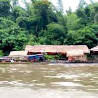 นั่งเรือล่องแม่น้ำแคว, กาญจนบุรี